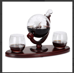 ELEGANT GLOBE DECENTER SET WITH TWO WHISKEY GLASSES