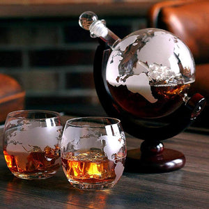 ELEGANT GLOBE DECENTER SET WITH TWO WHISKEY GLASSES